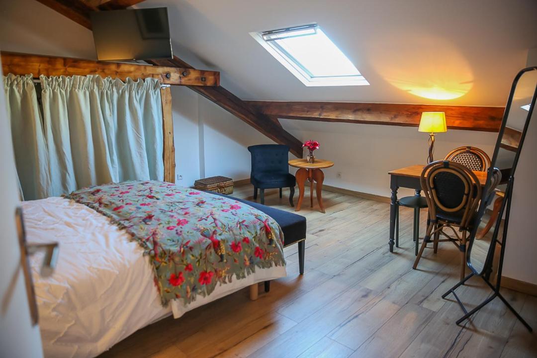 Croix Blanche - Le Logis Apartment Tournan-en-Brie Exterior photo